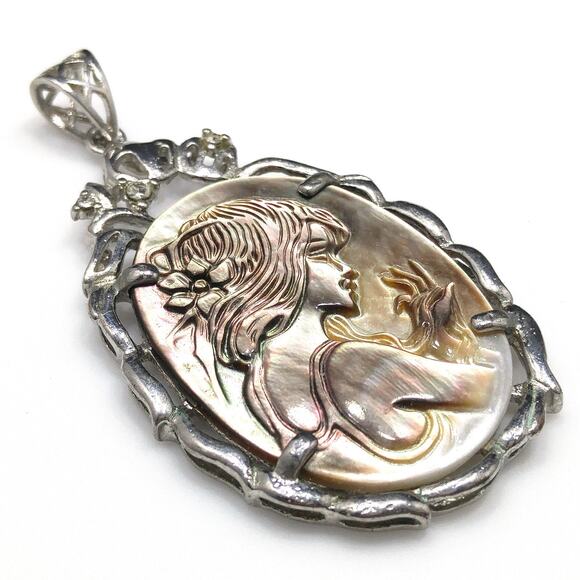 Cameo Abalone Shell Pendant, Three Rhinestones, 1970s Vintage Jewelry - Picture 4 of 10